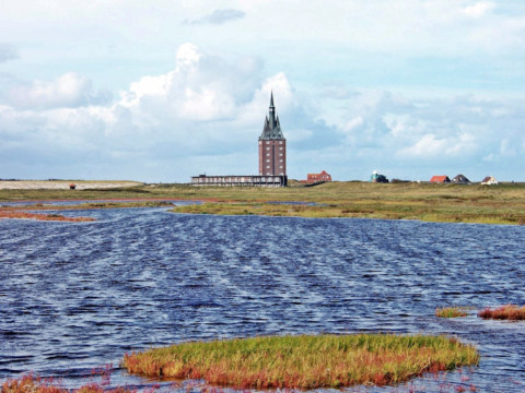 Neuer Westturm vom Watt aus gesehen.